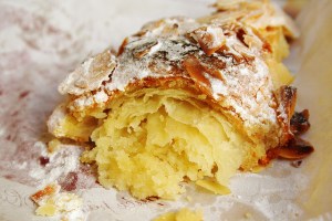 original_Croissant aux amandes-Almond Croissant-Paris with Kids-roboppy